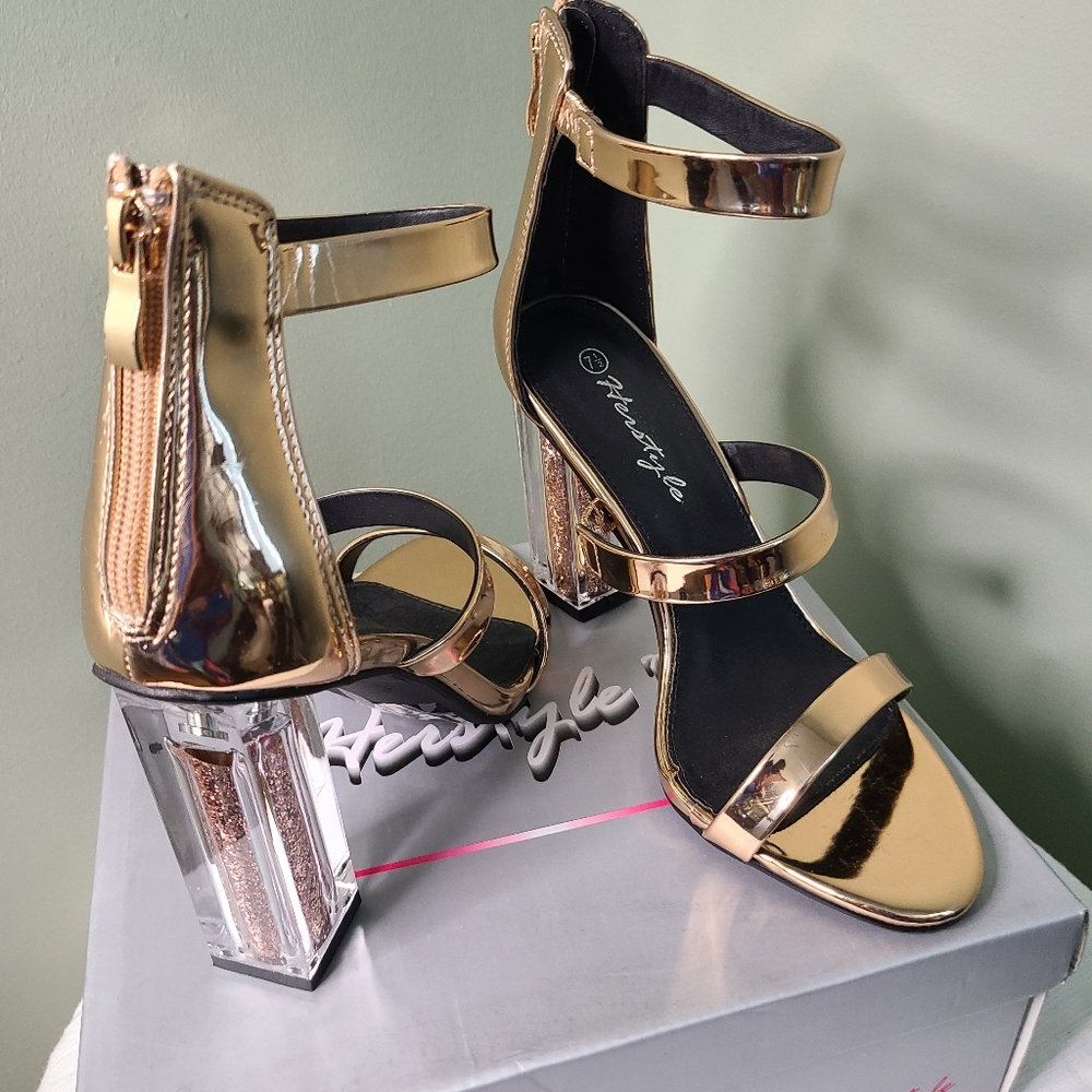 Hetstyle Block Heel Sandle